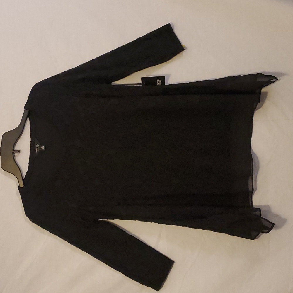 Simply Vera black lace top Brand New